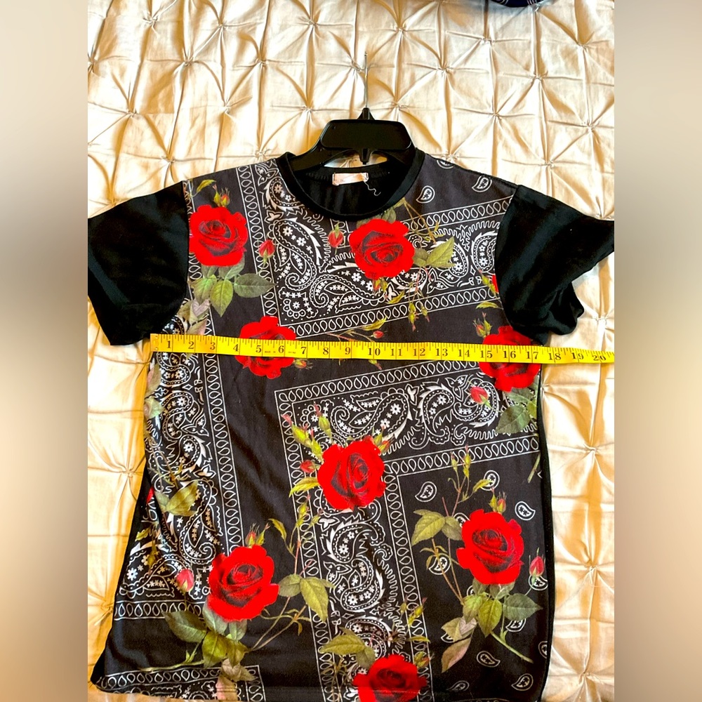 Vintage 90s Womens rose Tshirt